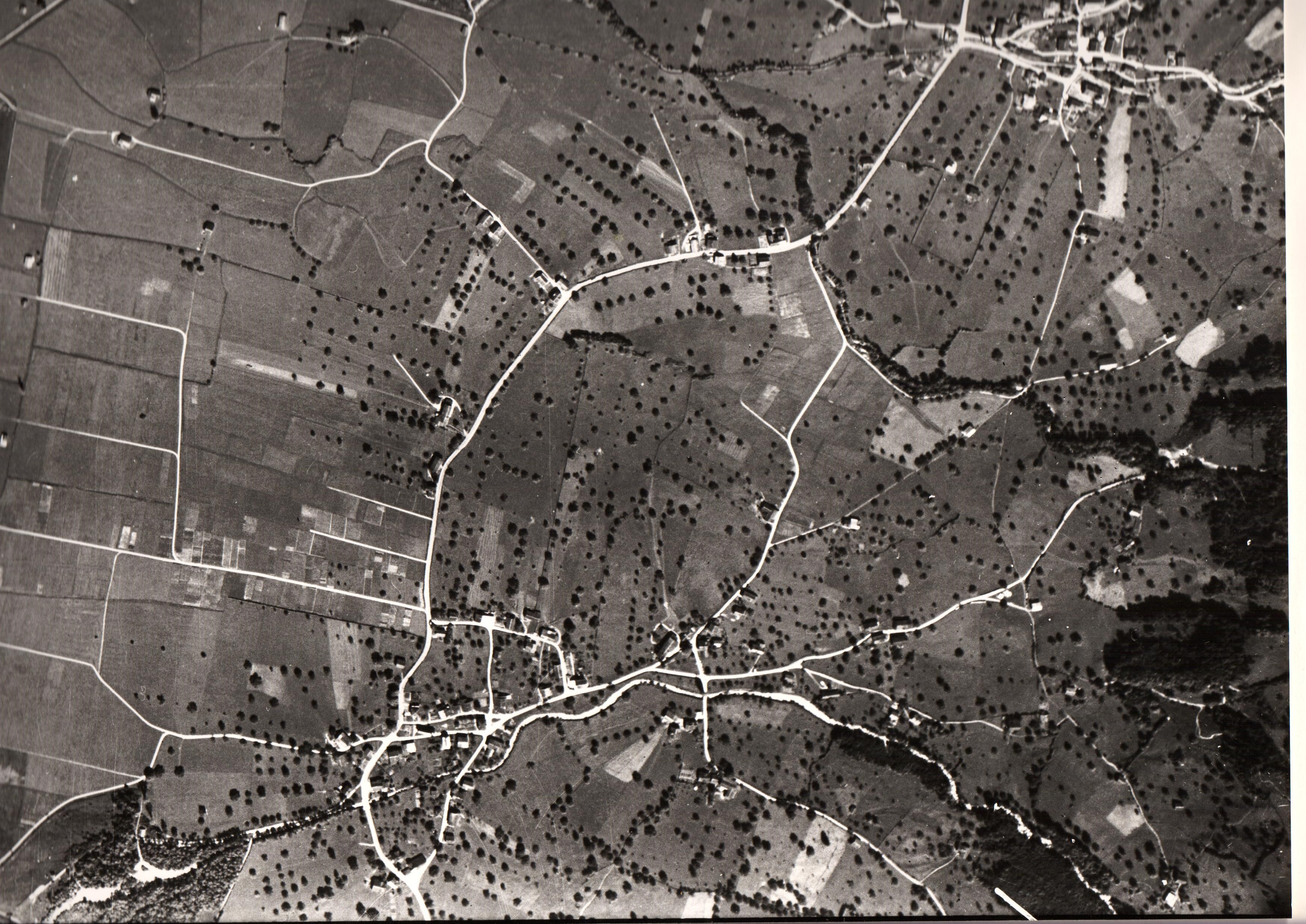 Luftaufnahme vom 7.8.1938: links gut erkennbar die Pflanzplätze im Hurdacher
